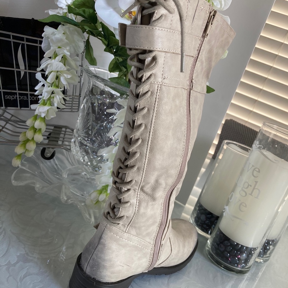 Boots - Picture 2 of 3